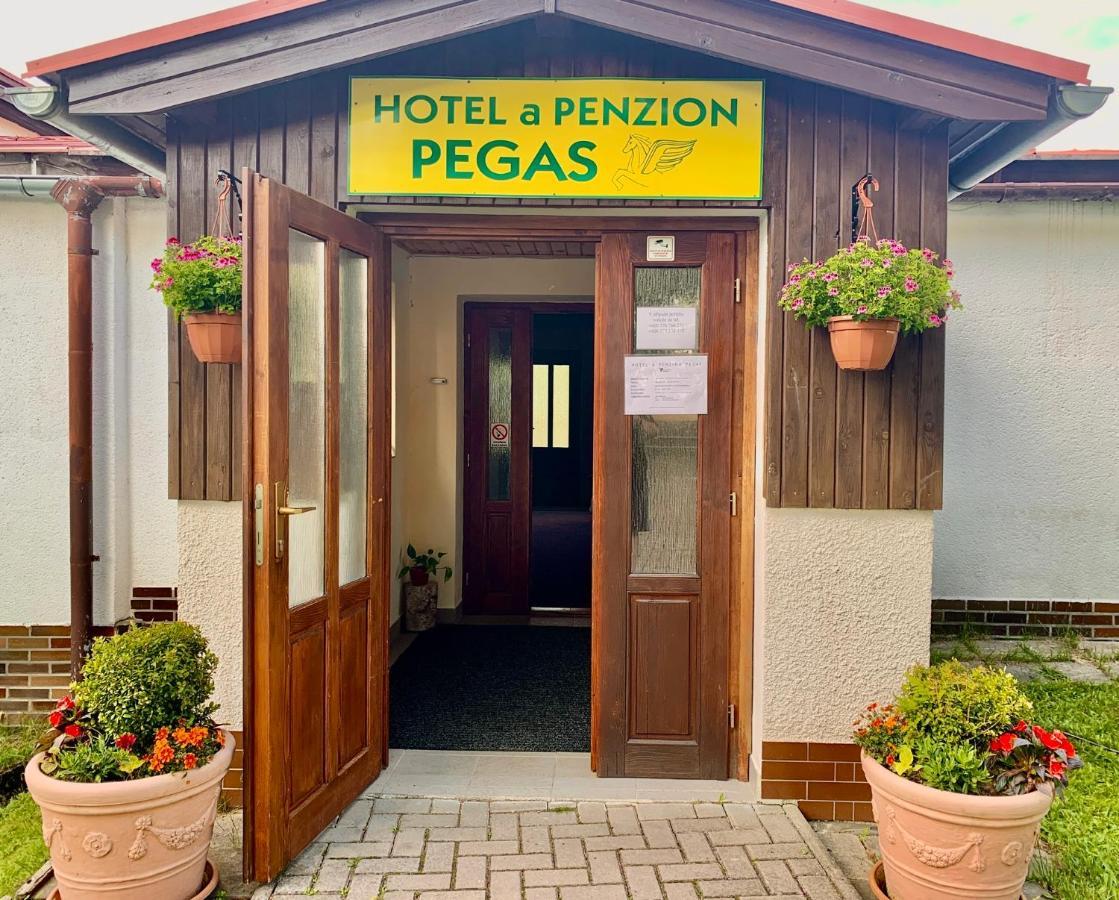 Hotel A Penzion Pegas Vlachovice Екстериор снимка