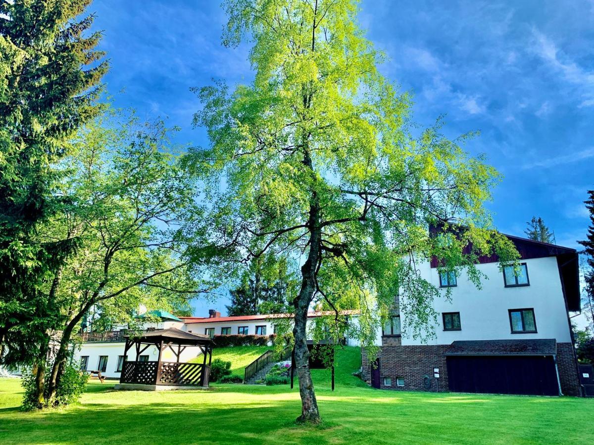 Hotel A Penzion Pegas Vlachovice Екстериор снимка