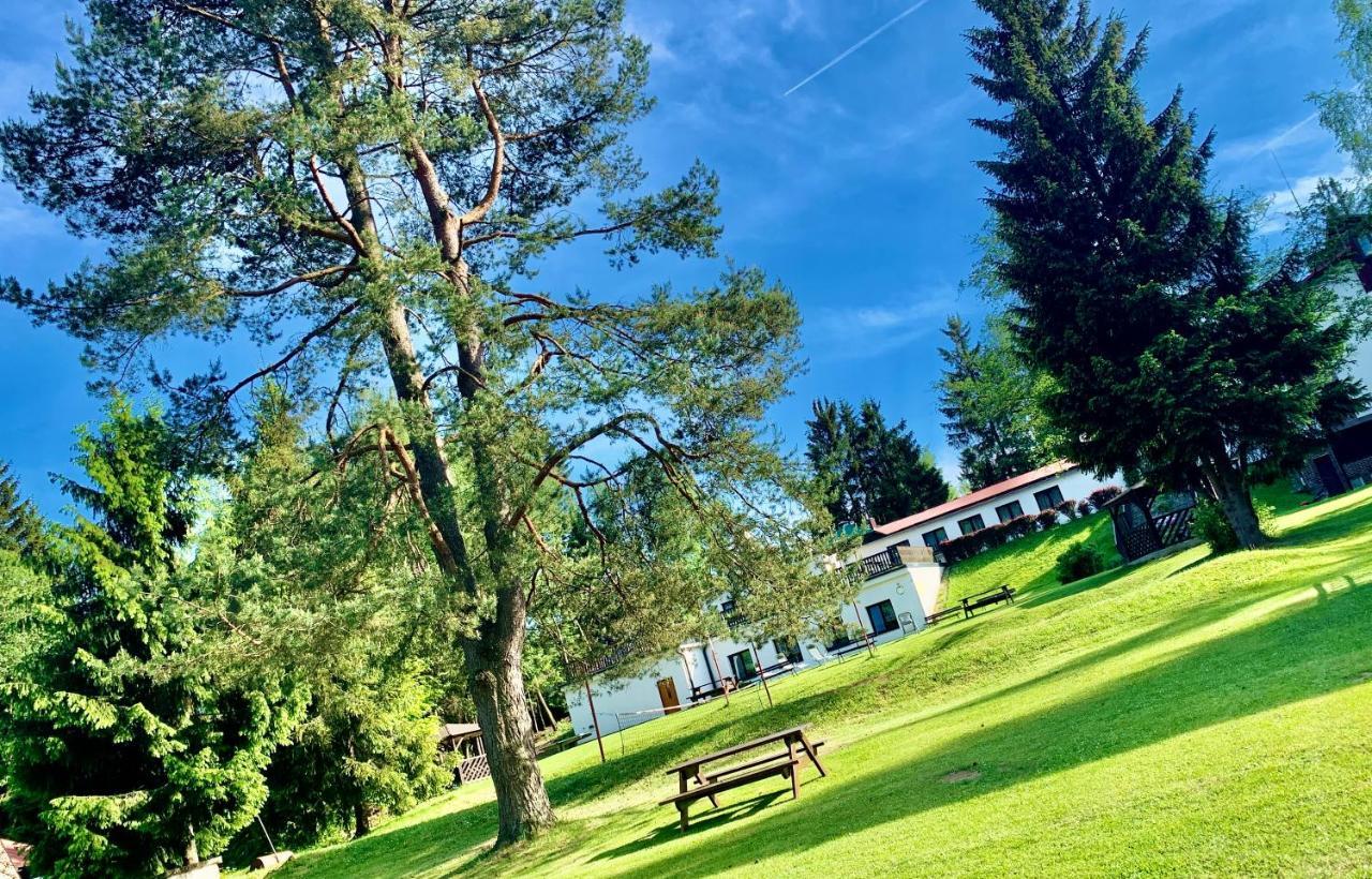 Hotel A Penzion Pegas Vlachovice Екстериор снимка
