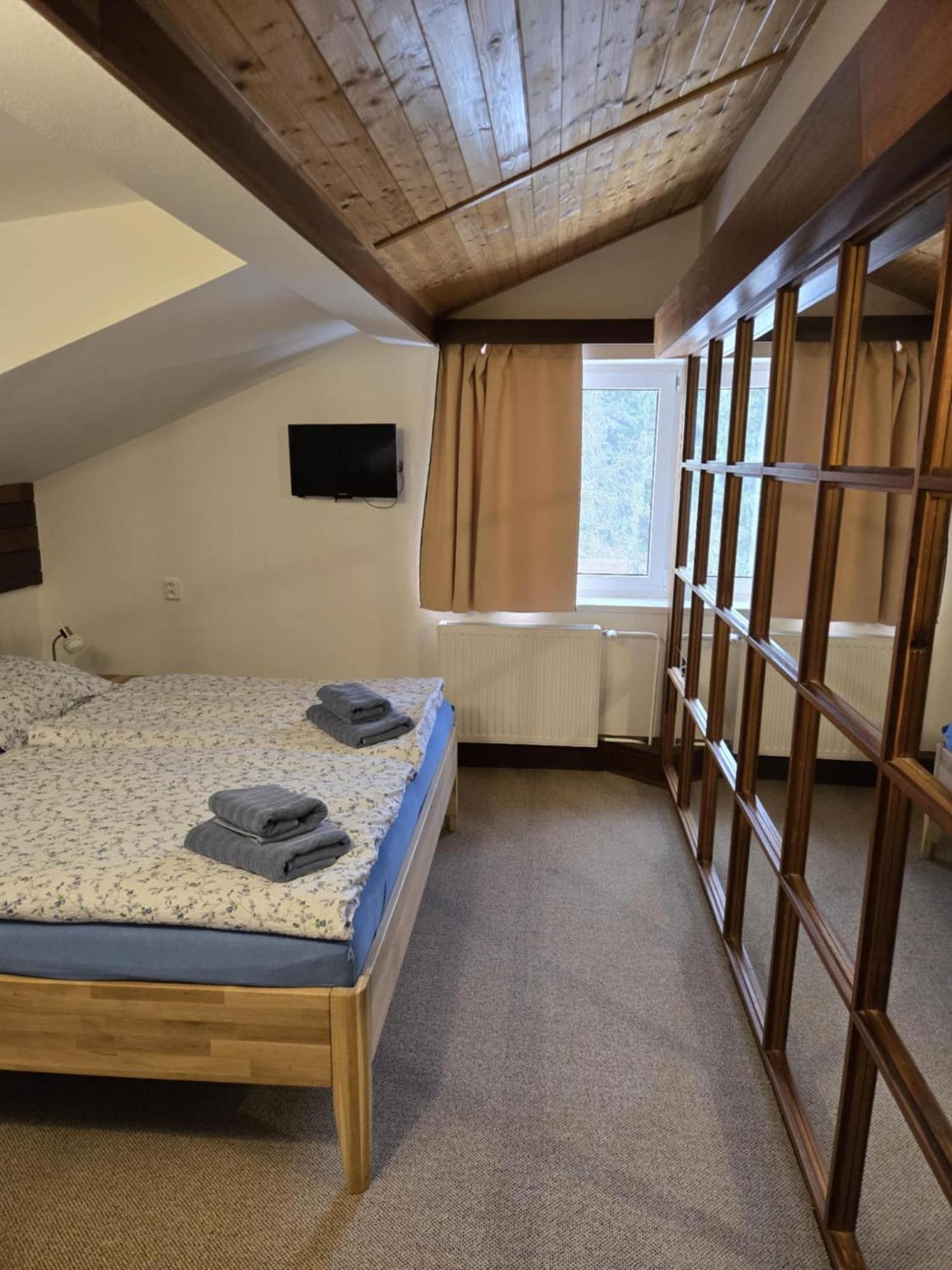 Hotel A Penzion Pegas Vlachovice Екстериор снимка