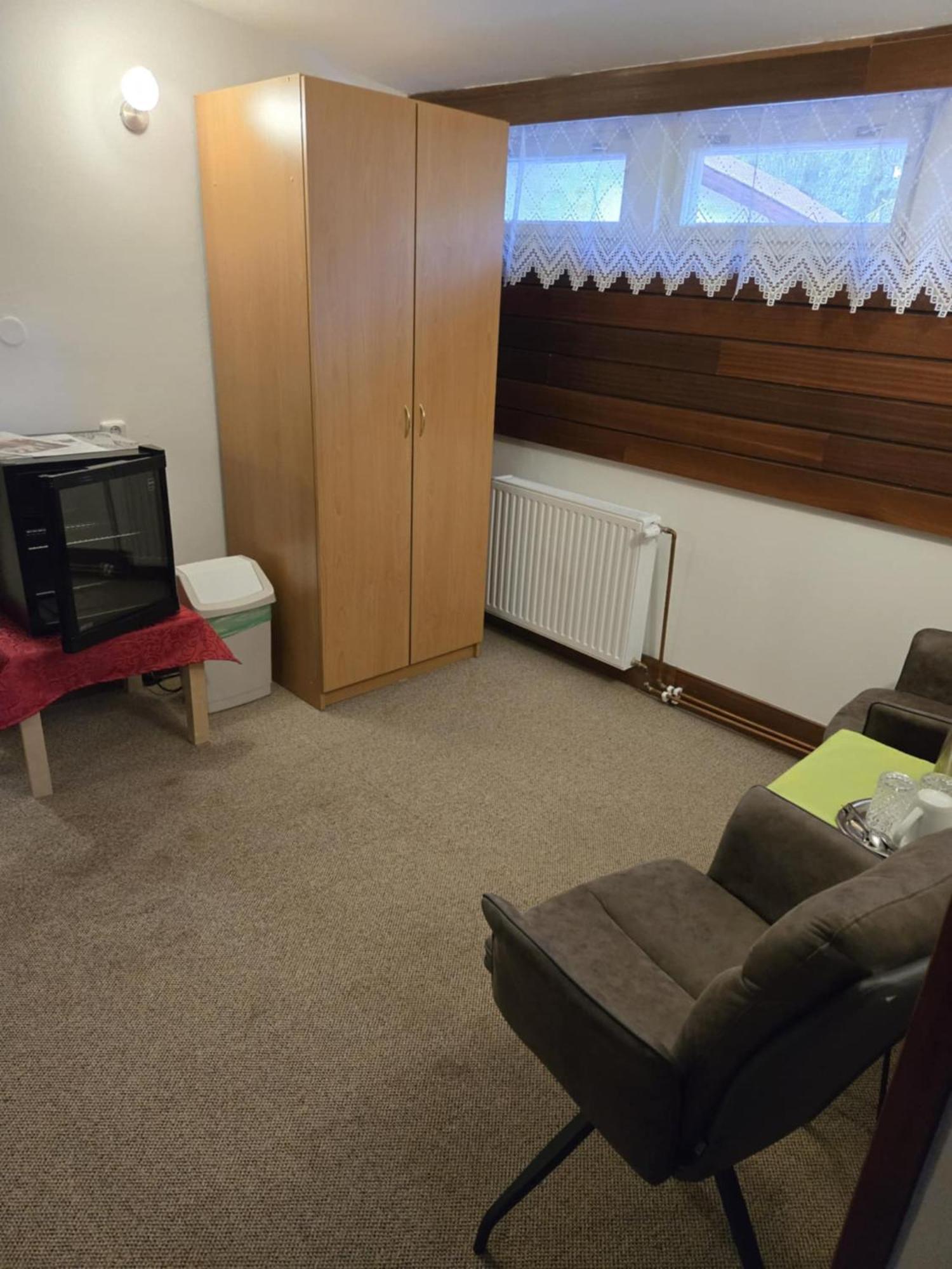 Hotel A Penzion Pegas Vlachovice Екстериор снимка