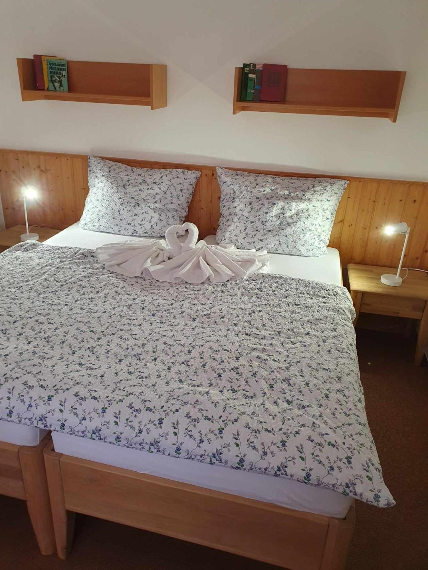Hotel A Penzion Pegas Vlachovice Екстериор снимка