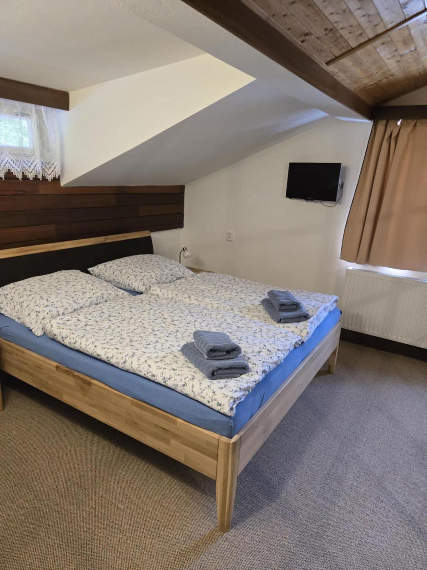 Hotel A Penzion Pegas Vlachovice Екстериор снимка